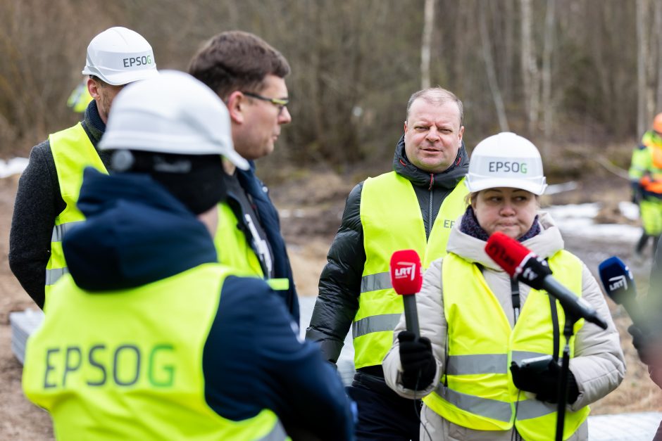 NSGK vadovas: Baltarusijos pasienyje įrengta pusė visos koncertinos, 90 km tvoros