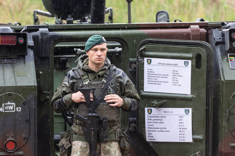 Šalčininkų rajone oficialiai atidarytas Rūdninkų karinis poligonas