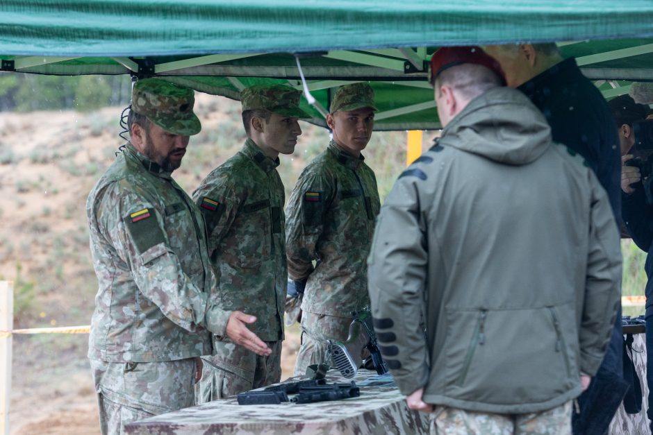 Šalčininkų rajone oficialiai atidarytas Rūdninkų karinis poligonas