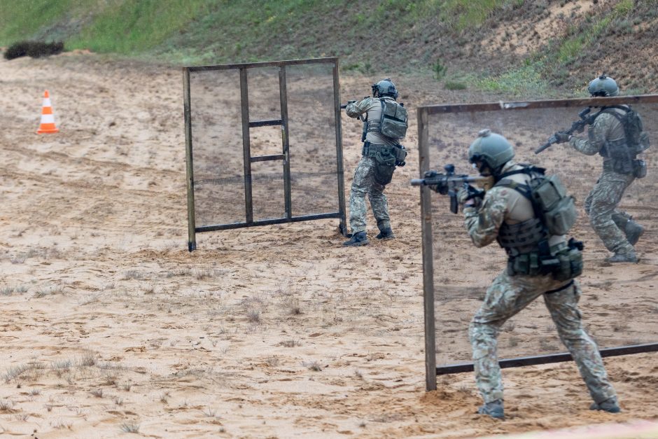 Šalčininkų rajone oficialiai atidarytas Rūdninkų karinis poligonas