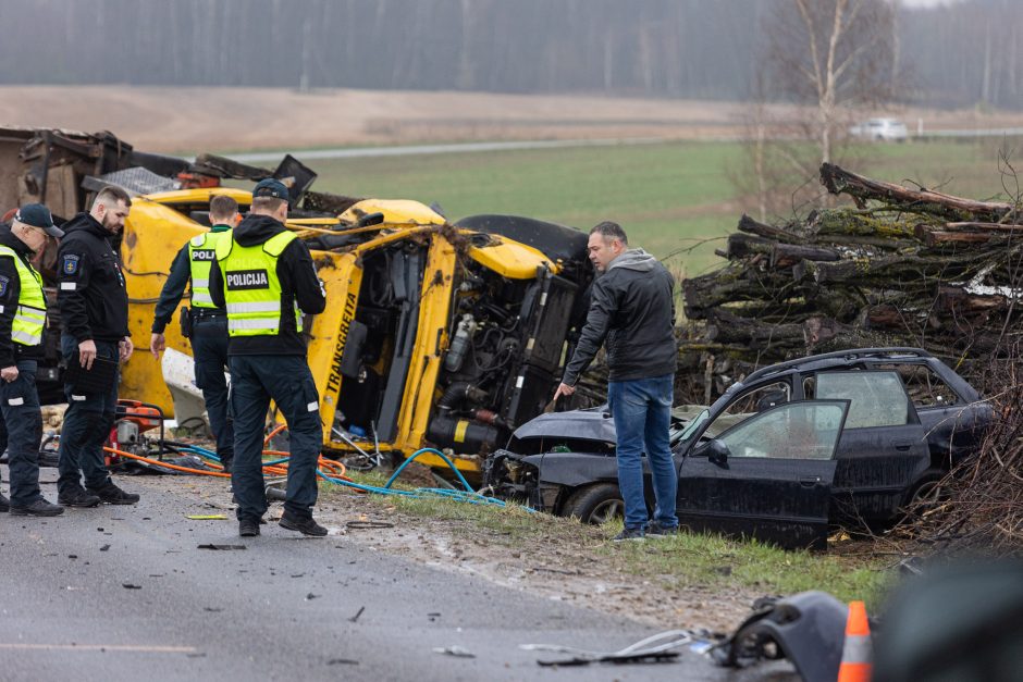 Po tragiškų avarijų siūlo pakeitimų: kalbama apie baudos balų sistemą, arešto bausmę