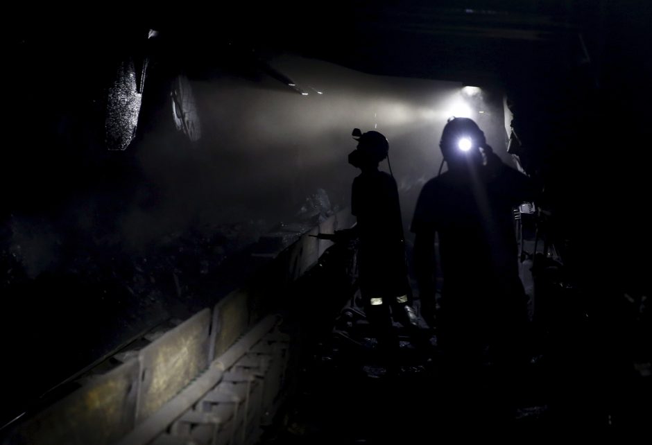 Lenkijos anglių kasykloje per drebėjimą dingo penki kalnakasiai