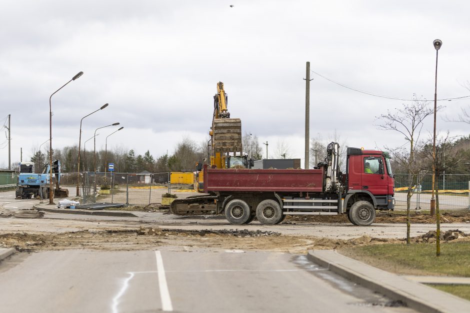 Gariūnų prekeiviai sukilo dėl žiedinės sankryžos įrengimo – prireikė policijos