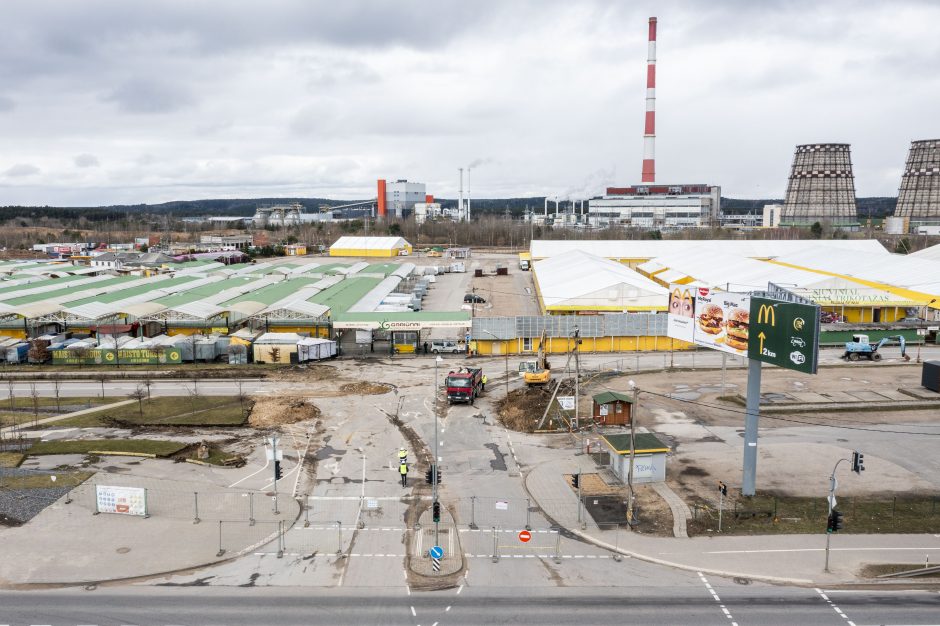 Gariūnų prekeiviai sukilo dėl žiedinės sankryžos įrengimo – prireikė policijos