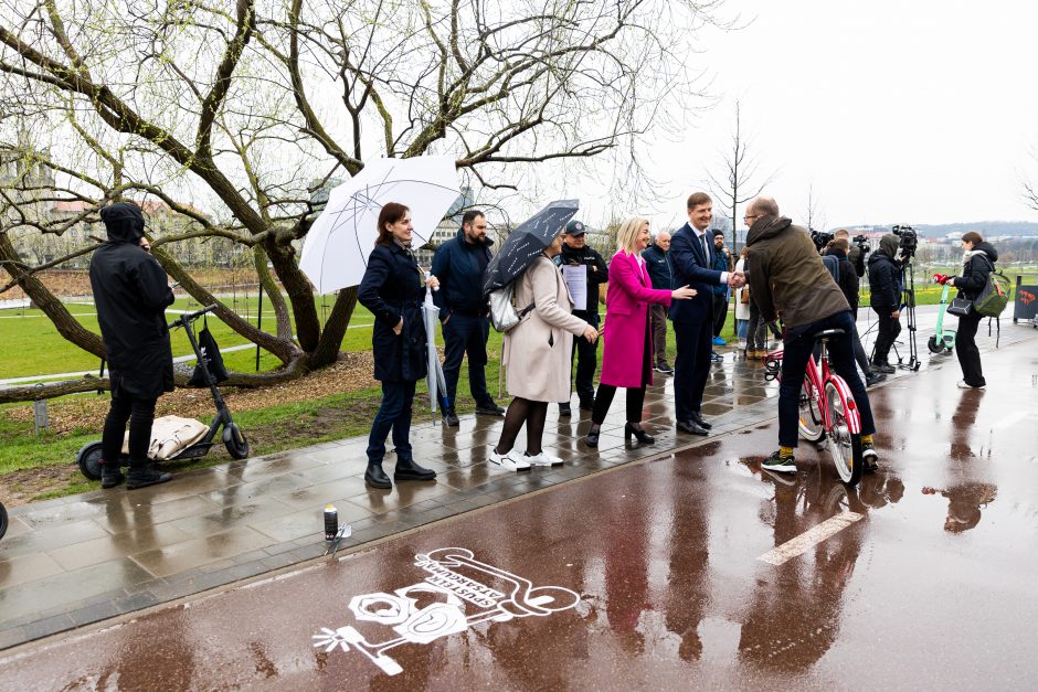 Lietuvoje pradedama kampanija, skatinanti saugiau važinėti paspirtukais