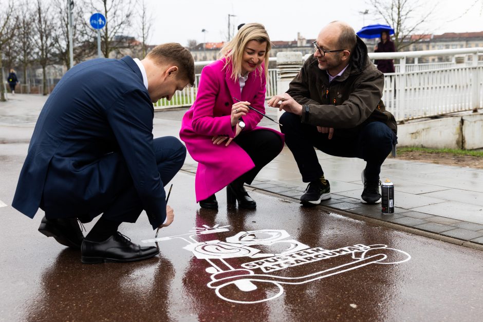 Lietuvoje pradedama kampanija, skatinanti saugiau važinėti paspirtukais