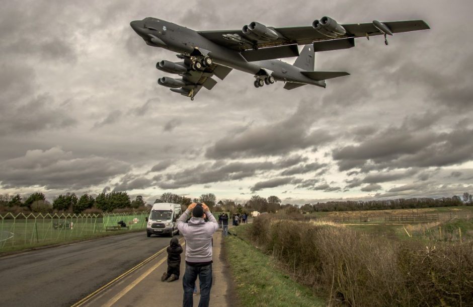 JAV strateginiai bombonešiai atvyko pratybų į Britaniją