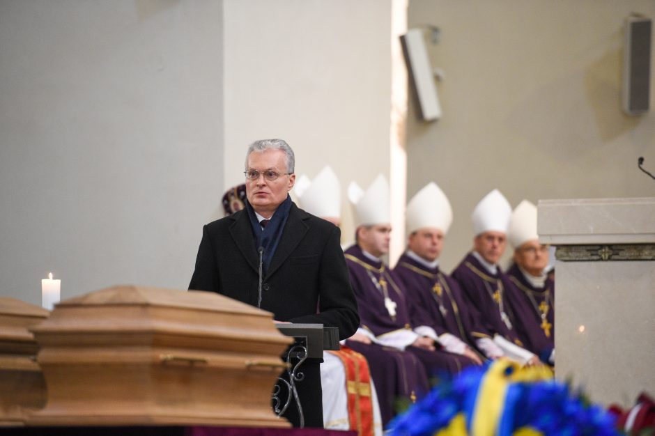 Iškilmingos laidotuvės baigėsi: sukilimo vadai palydėti į Rasų kapines