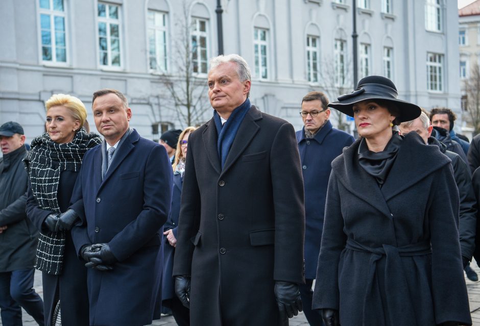 Iškilmingos laidotuvės baigėsi: sukilimo vadai palydėti į Rasų kapines