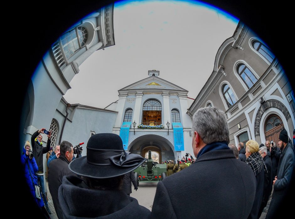 Iškilmingos laidotuvės baigėsi: sukilimo vadai palydėti į Rasų kapines