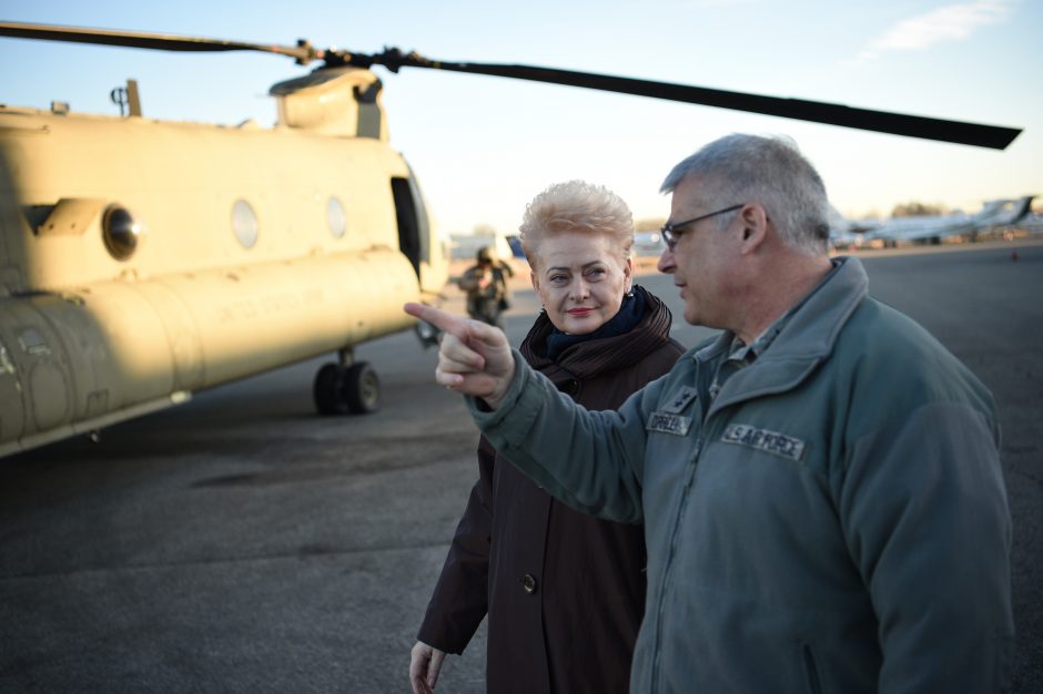 Prezidentė ragina JAV aktyviai įsitraukti į karines pratybas Lietuvoje