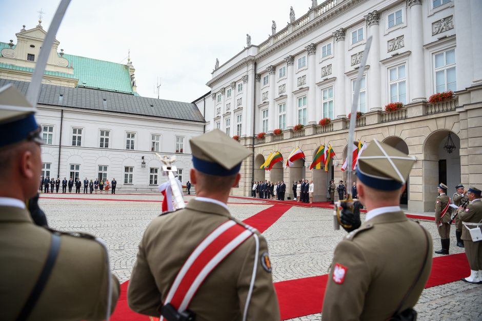 Iškilmingai sutiktas G. Nausėda pradėjo pirmąjį vizitą Lenkijoje