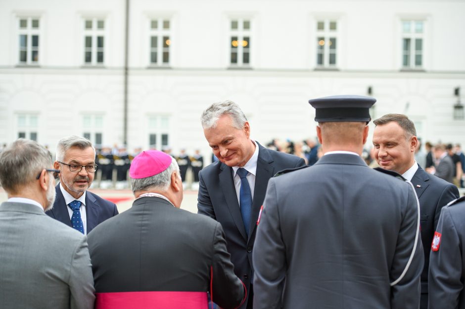 Iškilmingai sutiktas G. Nausėda pradėjo pirmąjį vizitą Lenkijoje