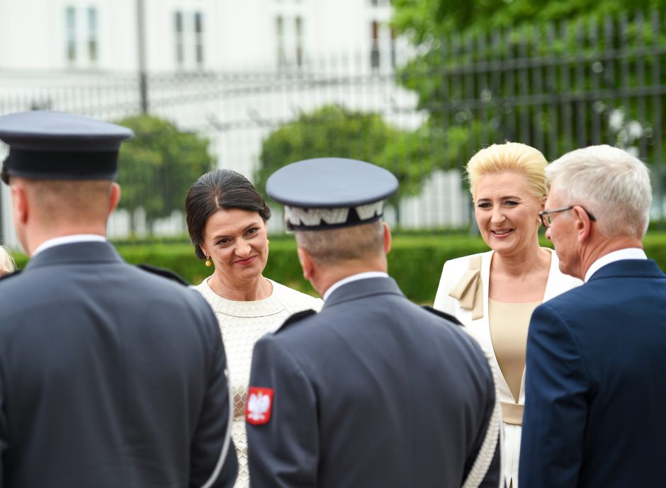 Iškilmingai sutiktas G. Nausėda pradėjo pirmąjį vizitą Lenkijoje