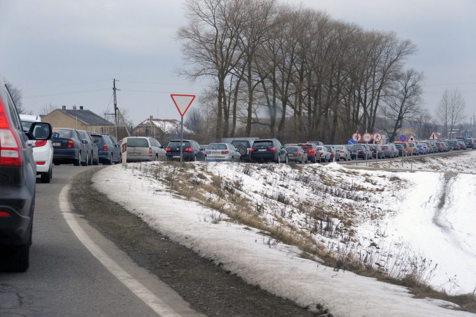 Ties Lenkijos pasieniu dėl eismo įvykio susidarė spūstis