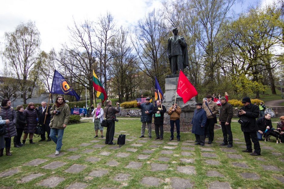 Ar verti atminimo P. Cvirka, K. Škirpa ir J. Noreika? 