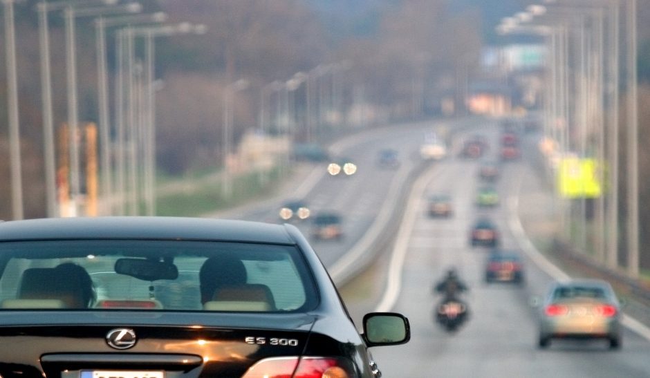 Už ištisinės linijos kirtimą bus galima atsipirkti bauda