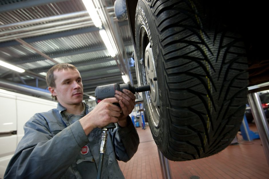 Kokių veiksmų imtis, kai sprogsta padanga?