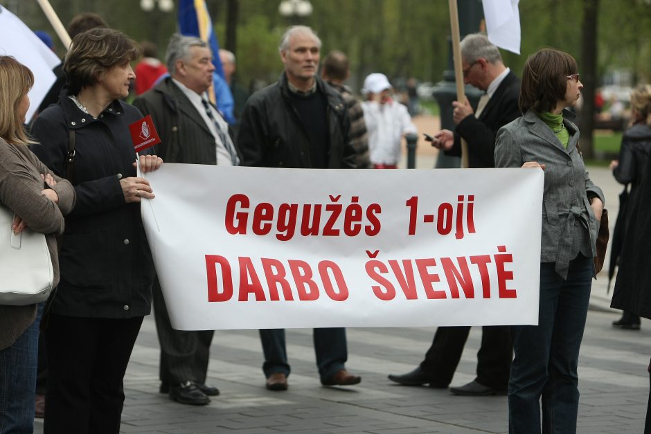 Darbdaviai norėtų panaikinti laisvas gegužės 1-ąją, Jonines ir Žolinę