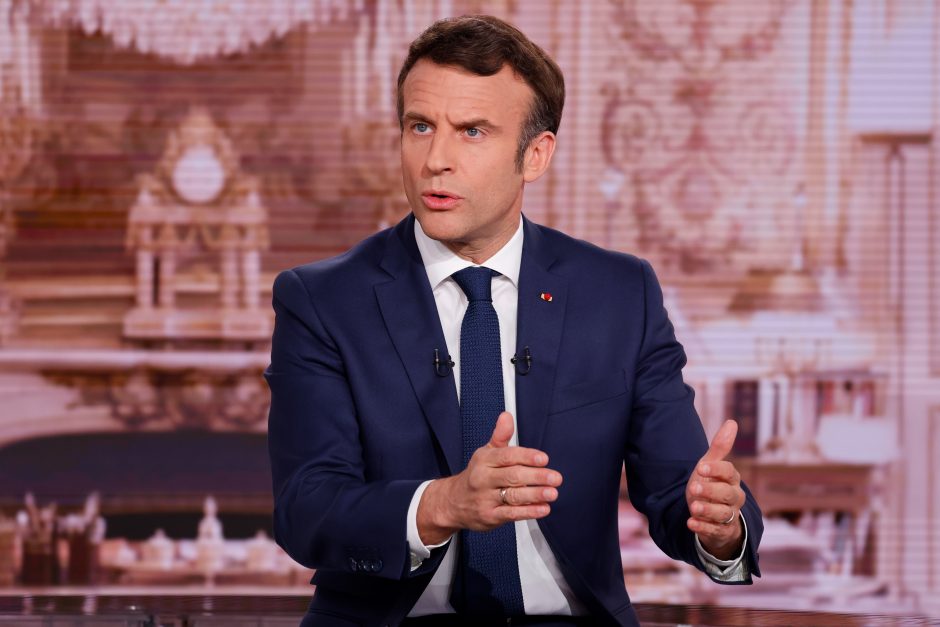 Prancūzai balsuoja pirmajame prezidento rinkimų ture: ar pavyks laimėti E. Macronui?