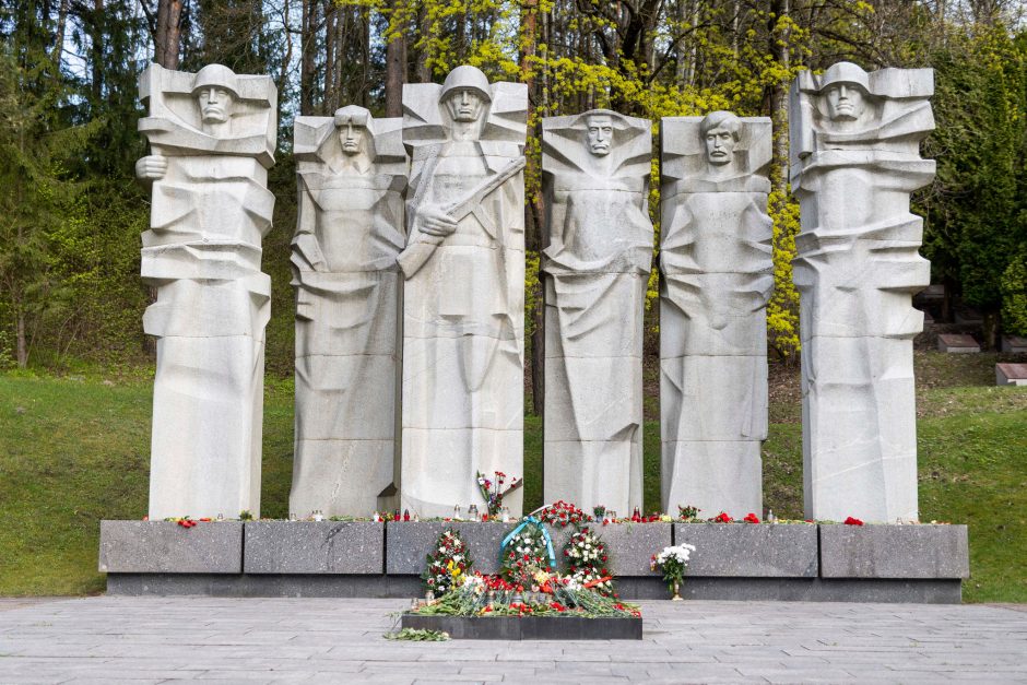 Sovietinės skulptūros sostinės Antakalnio kapinėse bus nukeltos