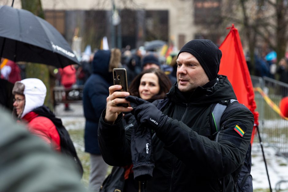 Sausio 13-osios minėjimas – triukšmingas: premjerė kalbą sakė su ašarom, protestuotojai rėkė „Gėda!“