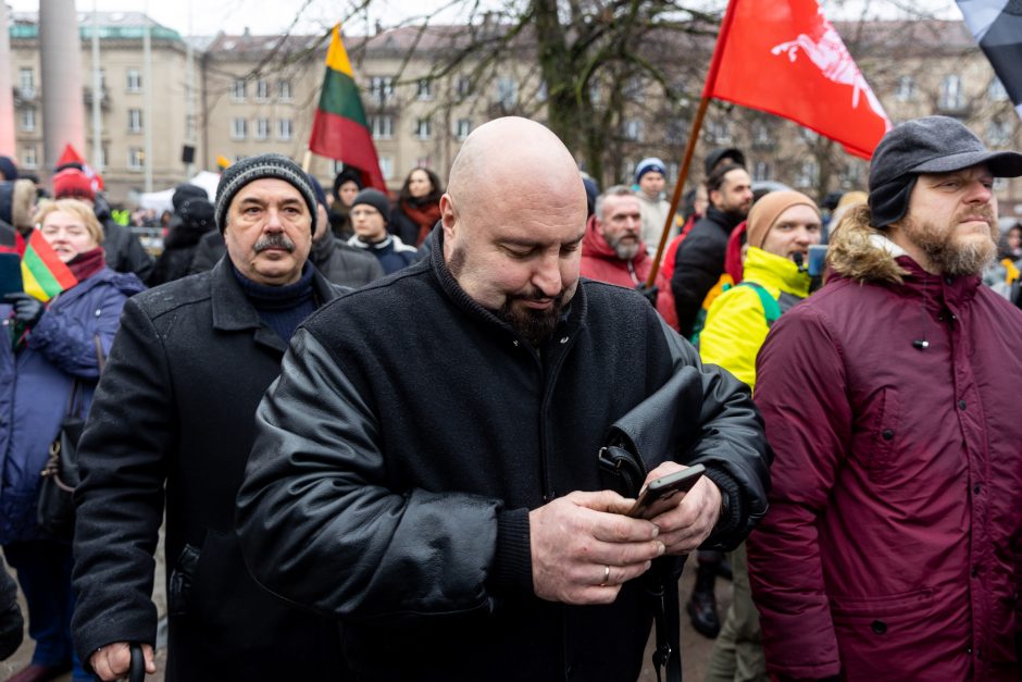 Sausio 13-osios minėjimas – triukšmingas: premjerė kalbą sakė su ašarom, protestuotojai rėkė „Gėda!“