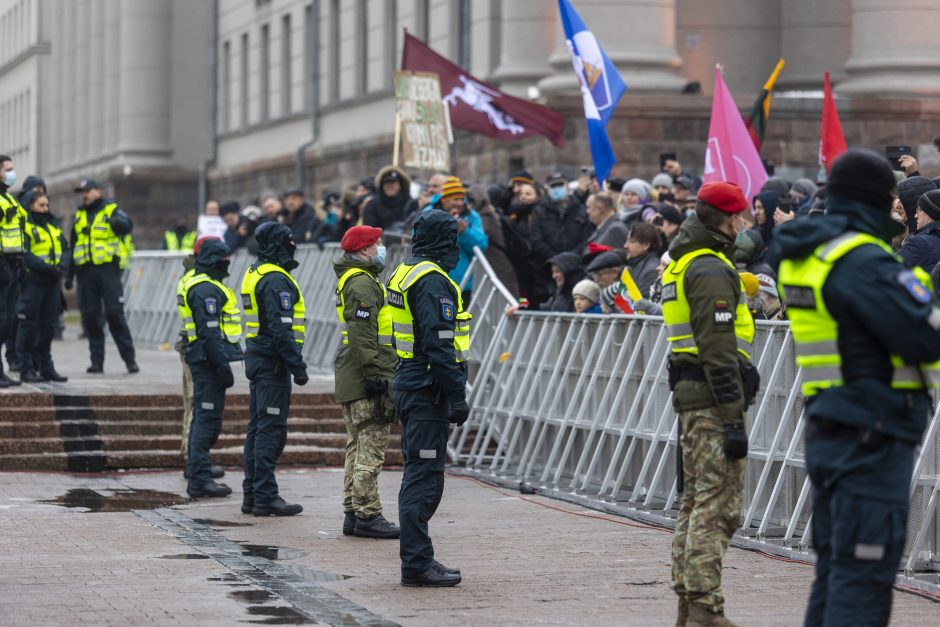 Sausio 13-osios minėjimas – triukšmingas: premjerė kalbą sakė su ašarom, protestuotojai rėkė „Gėda!“