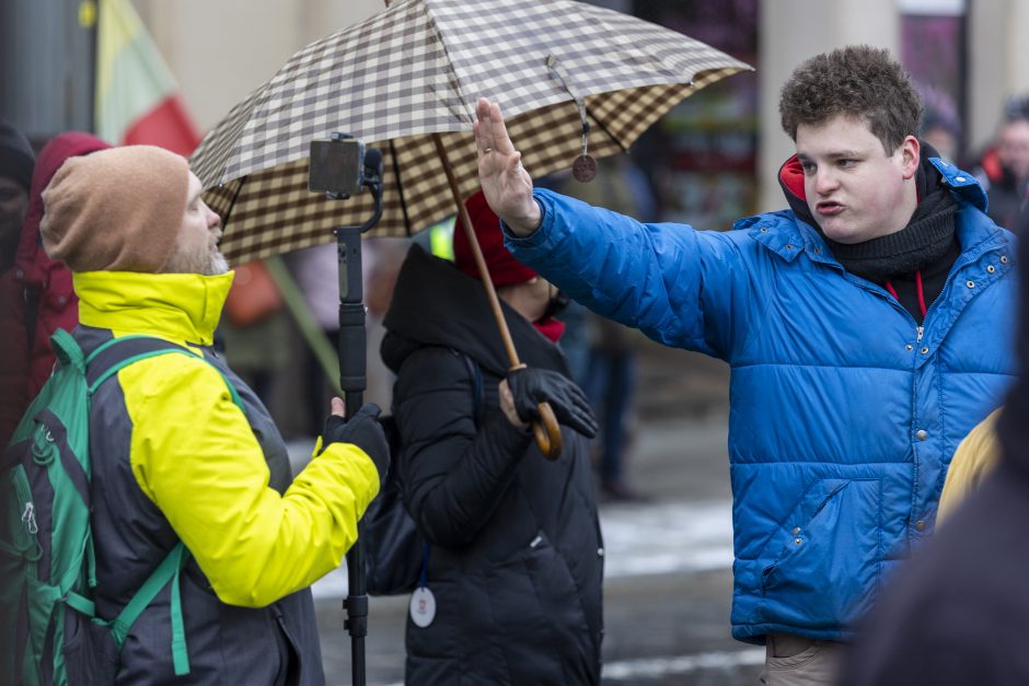 Sausio 13-osios minėjimas – triukšmingas: premjerė kalbą sakė su ašarom, protestuotojai rėkė „Gėda!“