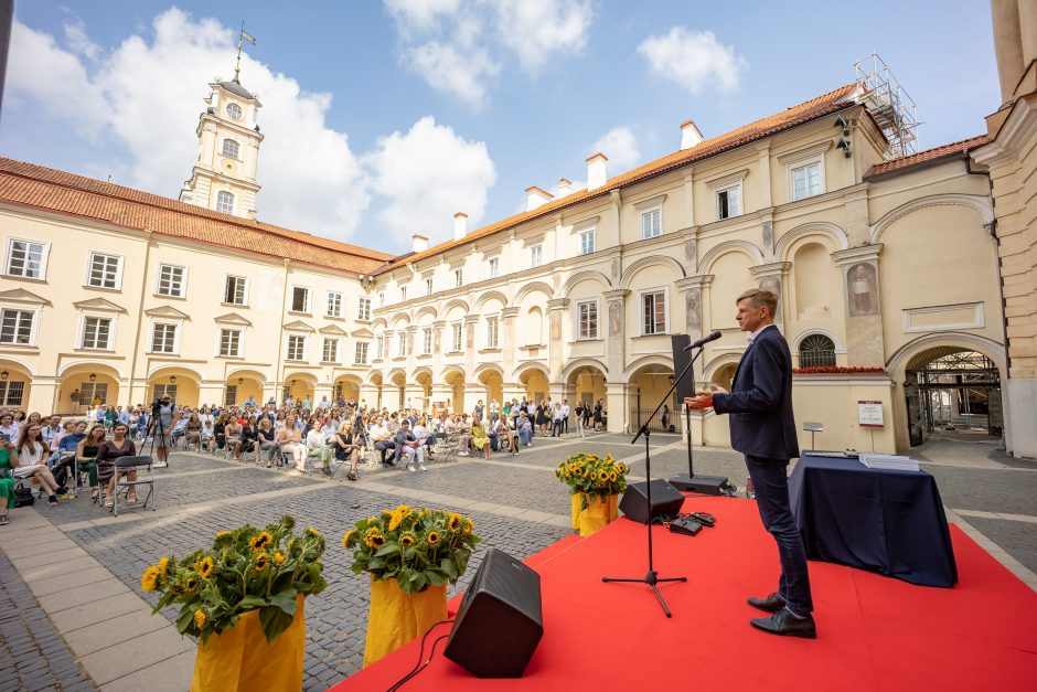 Vilnius sveikina daugiau kaip pusę tūkstančio abiturientų šimtukininkų