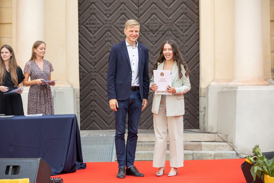 Vilnius sveikina daugiau kaip pusę tūkstančio abiturientų šimtukininkų