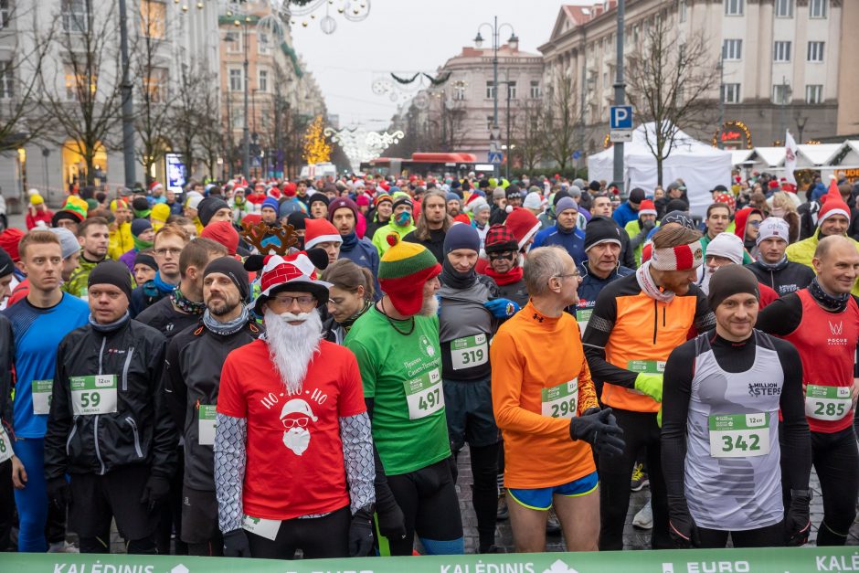 Kalėdinis bėgimas – šventinių lempučių šviesoje