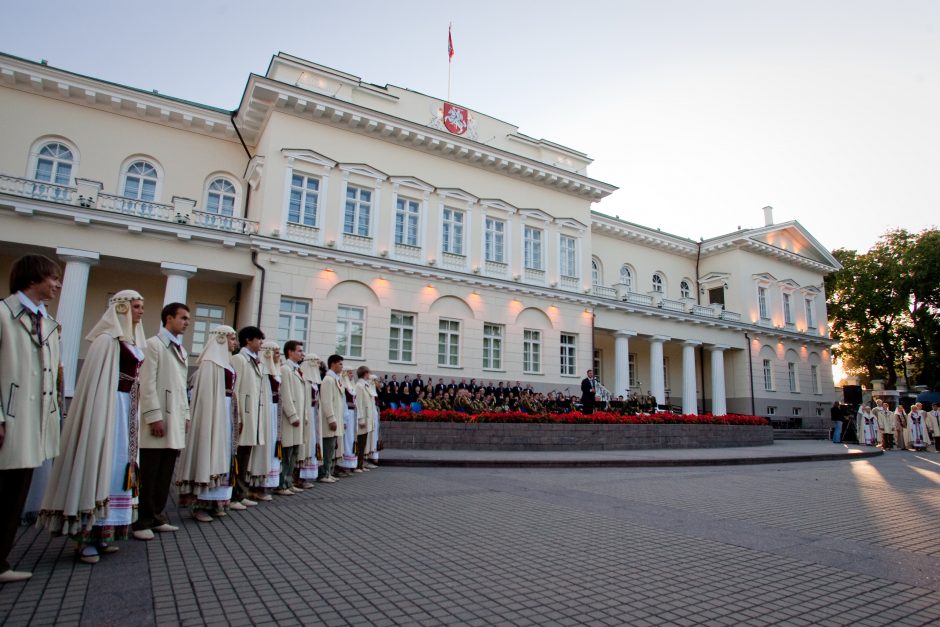 Keturiolika prezidento posto prisimatavimų