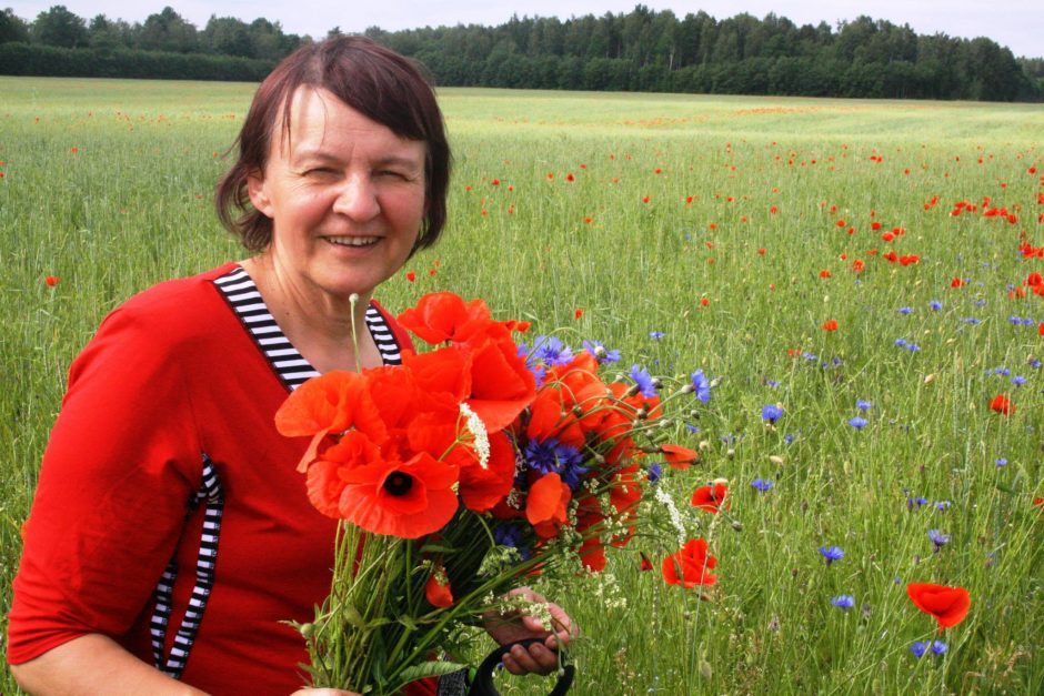 Kolekcininkės namuose – šimtai raudonų aguonų žiedų