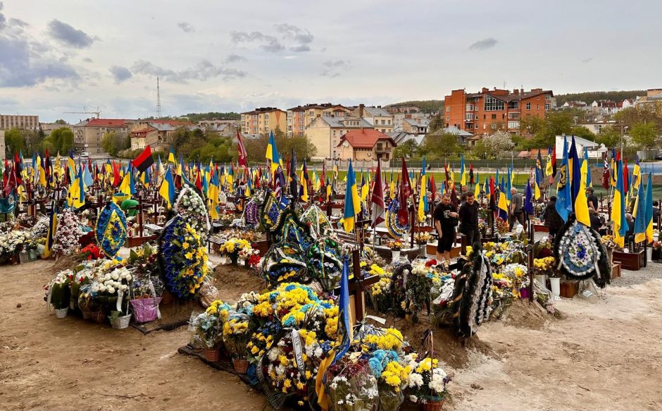 Savanoriai nepavargs remti Ukrainos