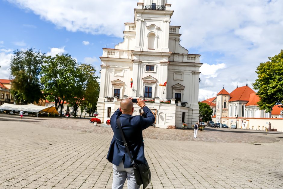 Rotušę griauna šventinės patrankos?