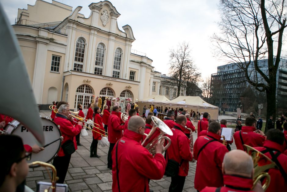 „Auksinis scenos kryžius“ – metų režisieriui G. Varnui