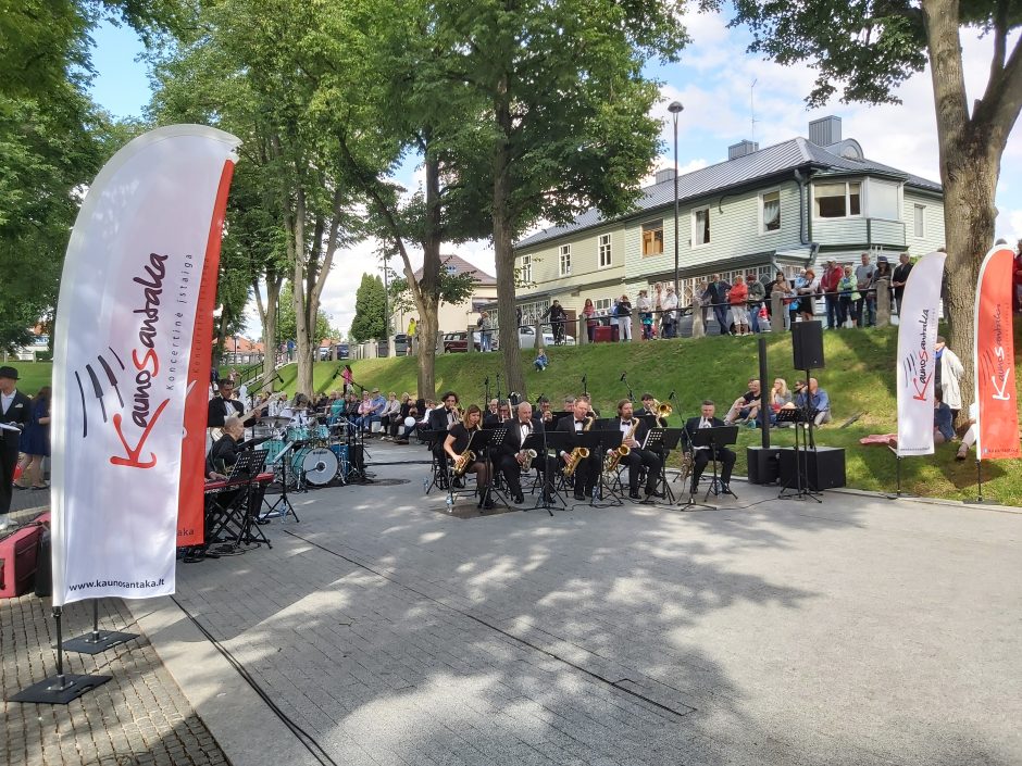 Nemokami koncertiniai piknikai ir vėl džiugina kauniečius: gyvai skambėjo džiazas