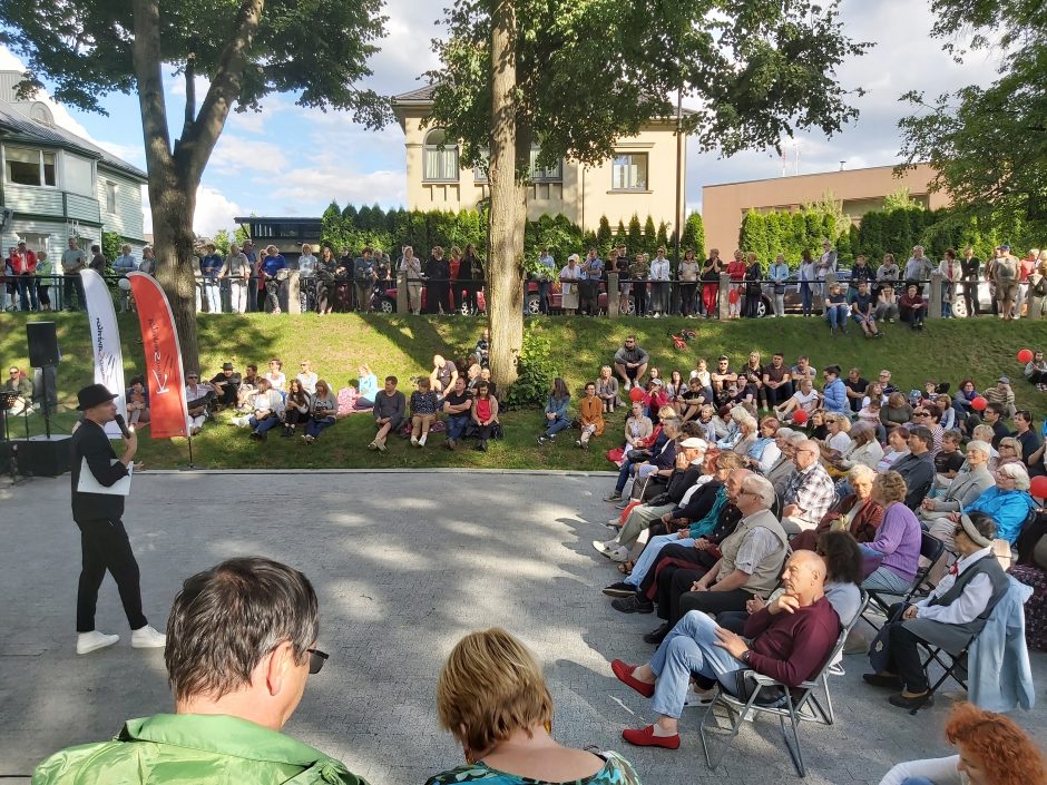 Nemokami koncertiniai piknikai ir vėl džiugina kauniečius: gyvai skambėjo džiazas