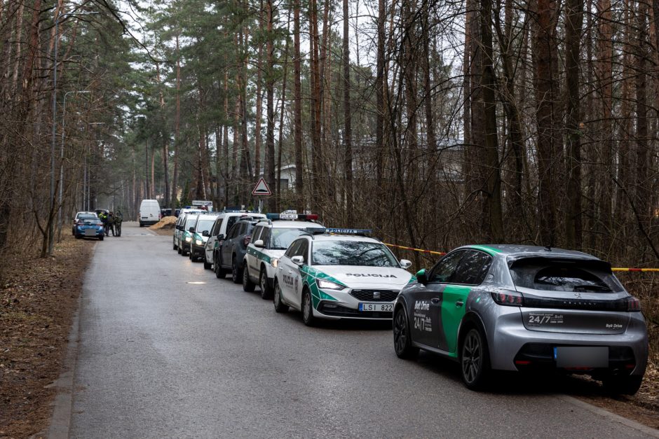 Prie L. Volkovo namų dirba policijos pareigūnai