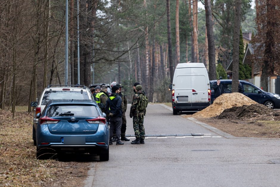 Prie L. Volkovo namų dirba policijos pareigūnai