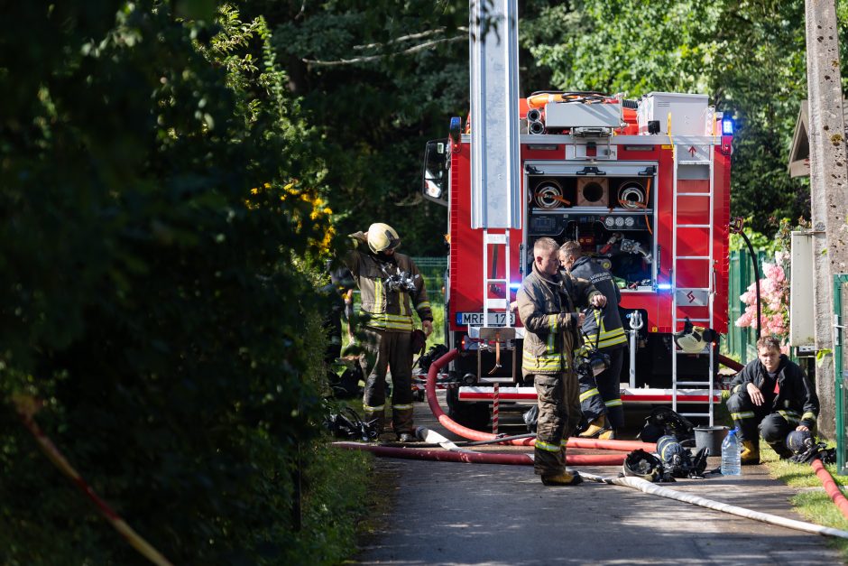 Vilniuje atvira liepsna degė namas: žuvo du žmonės