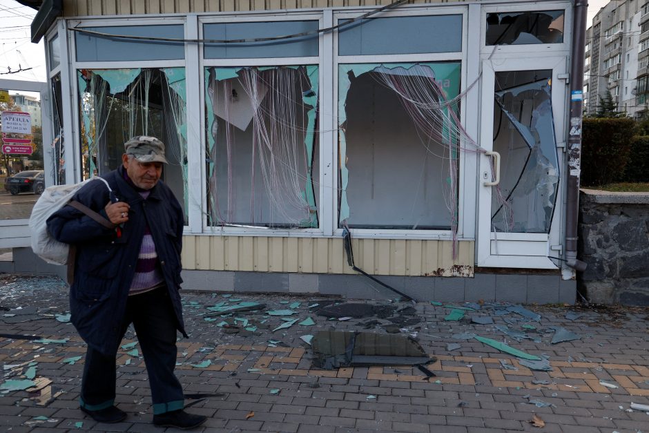 Surūdijęs okupantų tankas neša pelną ukrainiečiams: vaikai už jo dalis jau uždirbo tūkstančius