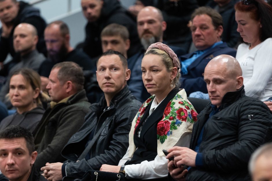 Riaušių byloje nenušalinus teisėjo M. Striauko – Celofano šou: mes išeinam!