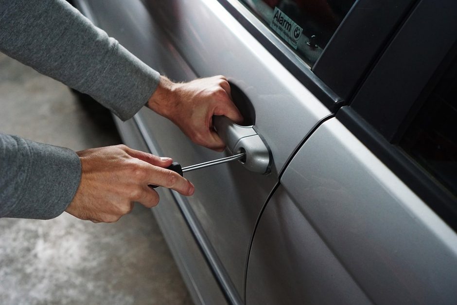 Iš automobilio sostinėje pavogti įrankiai už daugiau kaip 2 tūkst. eurų