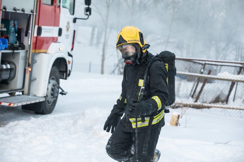 Kėdainių geležinkelio stotyje kilo gaisras: įtariamas padegimas