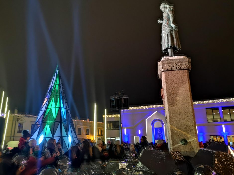 Uostamiestyje sužibo unikali Kalėdų eglutė