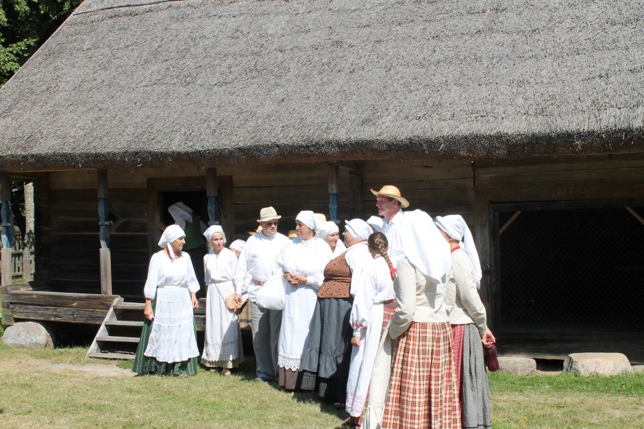 Rumšiškėse nestigo šventinės įvairovės: pasveikinę Onas, priminė ir rugiapjūtės tradicijas