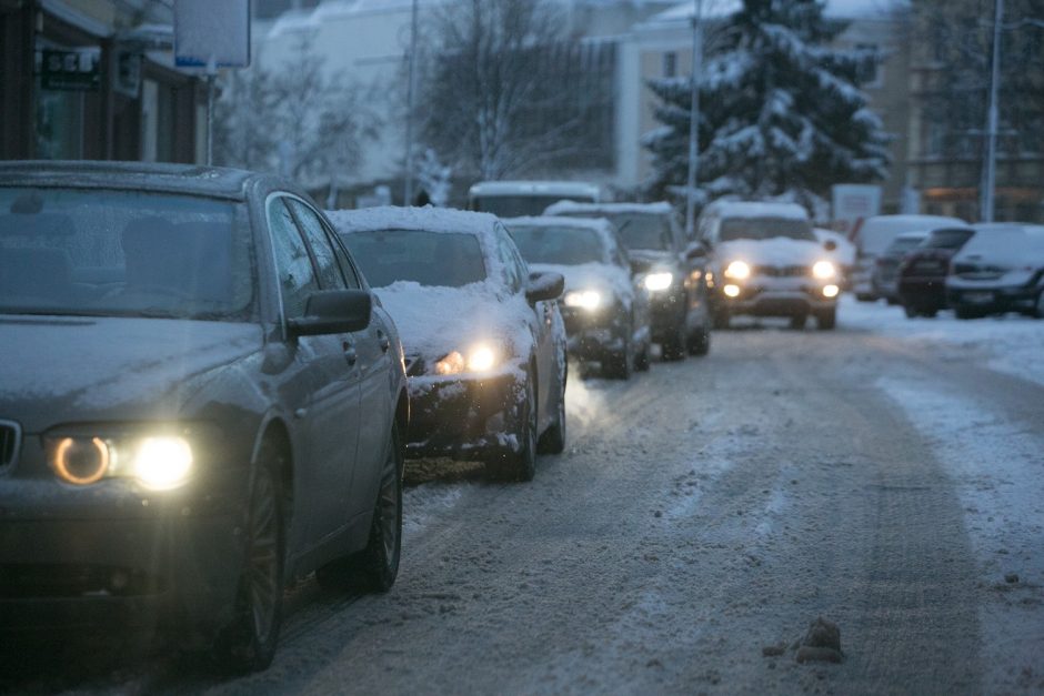 Niūrios prognozės vairuotojams: taršos mokestį pakeis kiti?