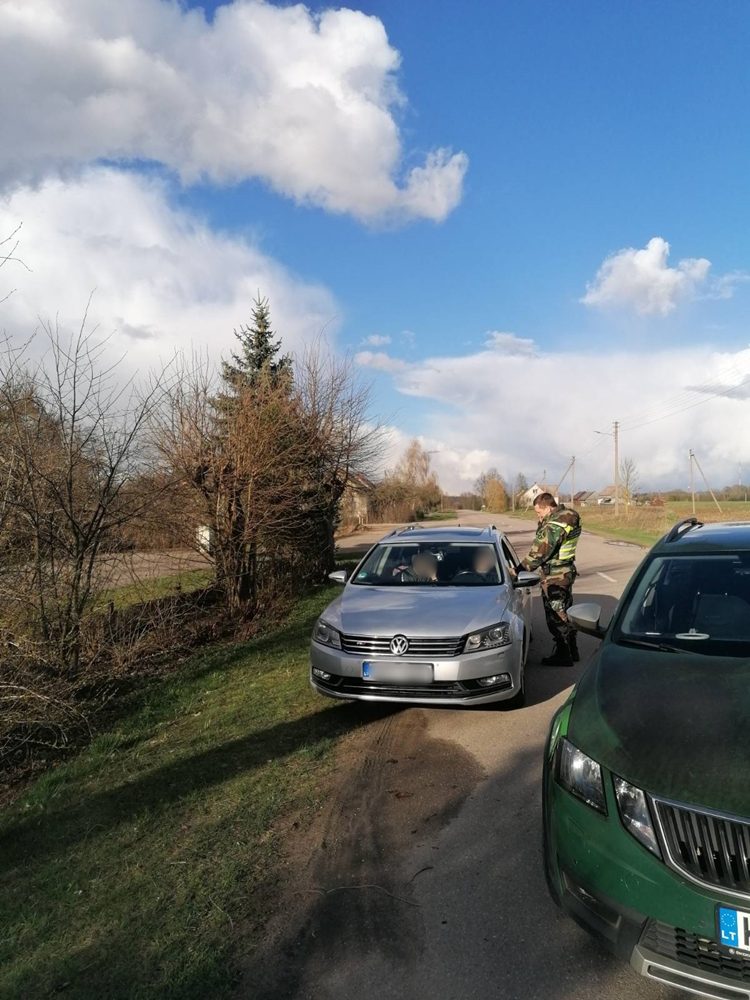 Automobiliu, manoma, link Vakarų Europos vežti aštuoni prieblobsčio Lietuvoje laukę čečėnai